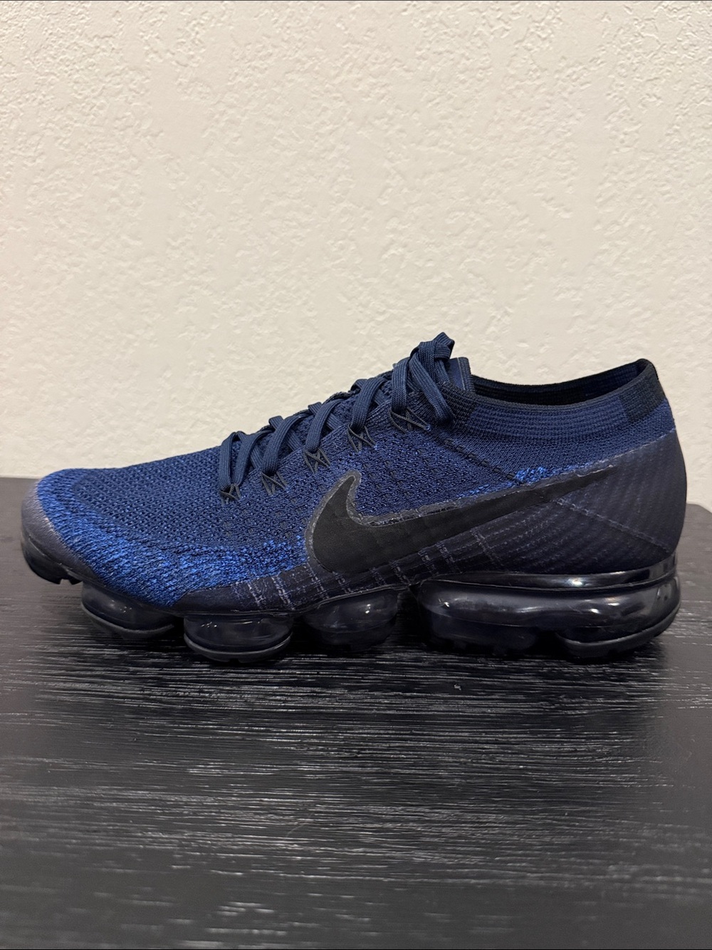 Nike Men's 10.5 Blue and Black VaporMax Flyknit Running Shoe Collega Navy Black